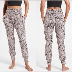 Athleta Salutation Textured Fitted Cropped Joggers Deep Pockets XS